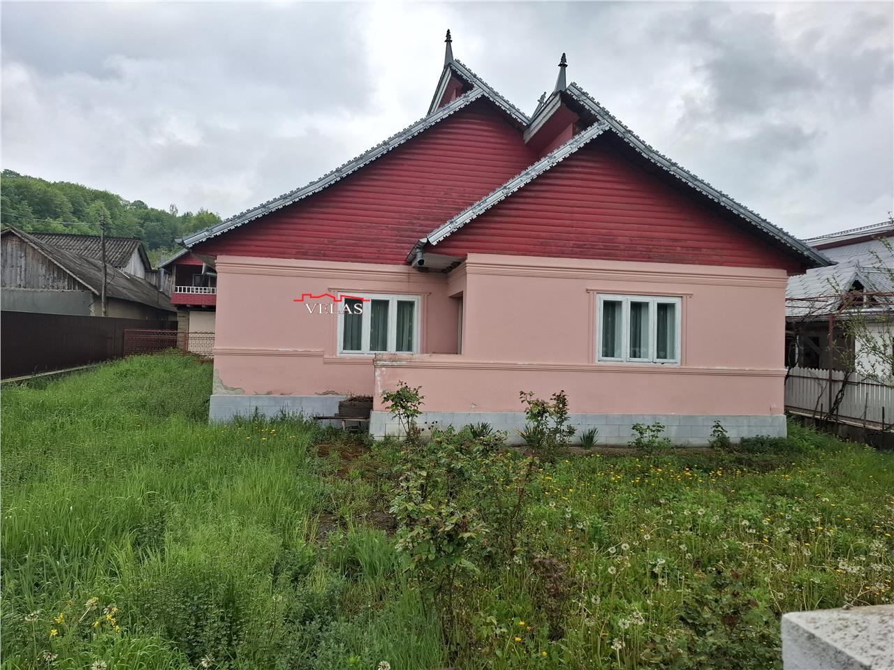 Casa cu 2360 mp teren, Racoasa