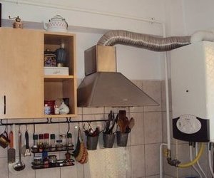 garsoniera str. Comisia Centrala, et. 4 cu acoperis, spatioasa, centrala termica proprie pe gaze