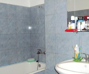 garsoniera str. Comisia Centrala, et. 4 cu acoperis, spatioasa, centrala termica proprie pe gaze