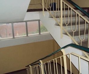 garsoniera str. Comisia Centrala, et. 4 cu acoperis, spatioasa, centrala termica proprie pe gaze