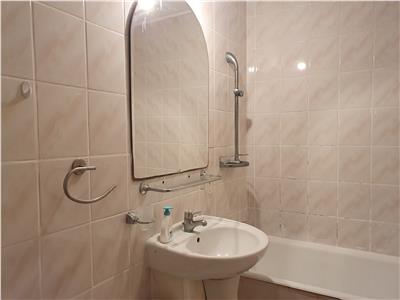 Inchiriez apartament 3 camere, et 3, mobilat, zona Doi Stejari