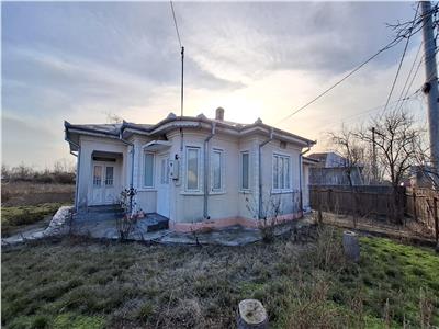 Casa com.Maicanesti, cu 3118 mp teren intravilan