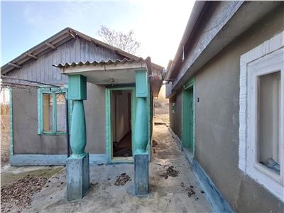 Casa com.Maicanesti, cu 3118 mp teren intravilan