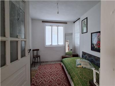 Casa com.Maicanesti, cu 3118 mp teren intravilan