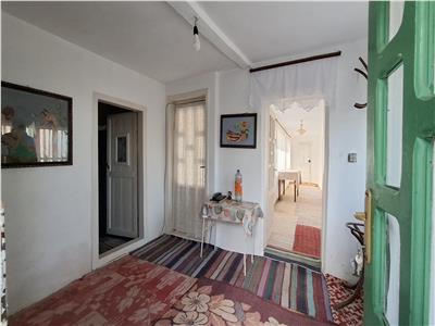 Casa com.Maicanesti, cu 3118 mp teren intravilan