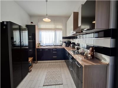 Casa noua + spatiu comercial + spalatorie auto