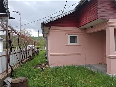 Casa cu 2360 mp teren, Racoasa
