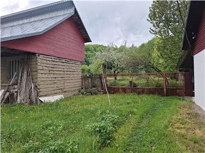 Casa cu 2360 mp teren, Racoasa