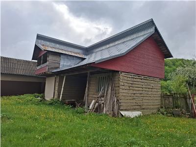 Casa cu 2360 mp teren, Racoasa
