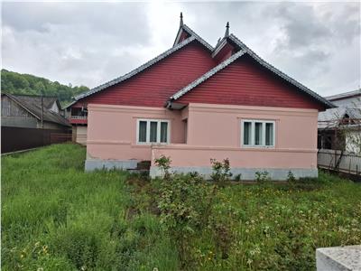 Casa cu 2360 mp teren, Racoasa