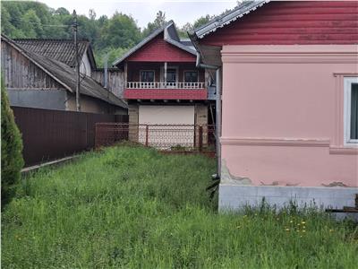 Casa cu 2360 mp teren, Racoasa