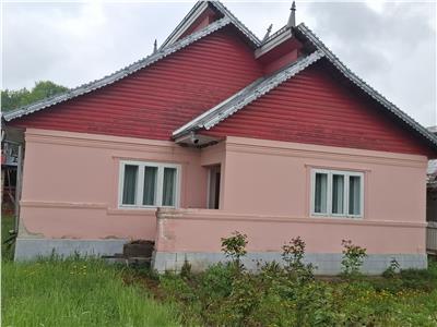 Casa cu 2360 mp teren, Racoasa