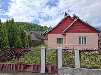 Casa cu 2360 mp teren, Racoasa