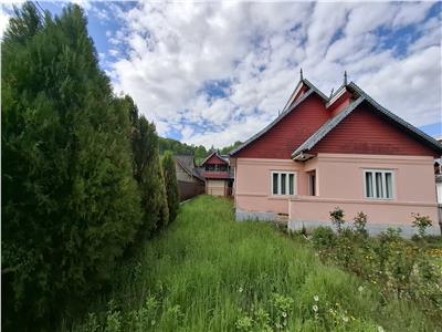 Casa cu 2360 mp teren, Racoasa