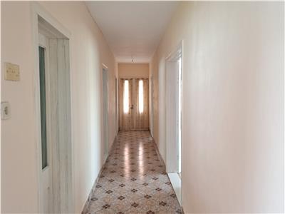 Casa cu 2360 mp teren, Racoasa