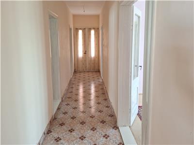 Casa cu 2360 mp teren, Racoasa