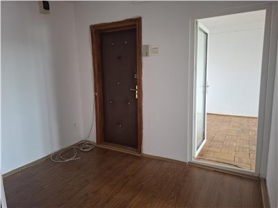 Apartament 2 camere, hol patrat, et 3, str Mare a Unirii