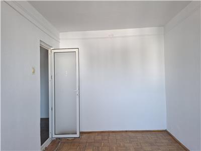 Apartament 2 camere, hol patrat, et 3, str Mare a Unirii