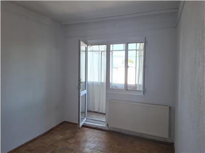Apartament 2 camere, hol patrat, et 3, str Mare a Unirii