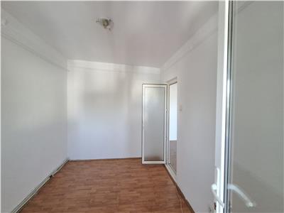 Apartament 2 camere, hol patrat, et 3, str Mare a Unirii