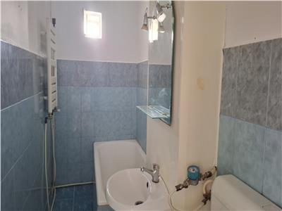 Apartament 2 camere, hol patrat, et 3, str Mare a Unirii
