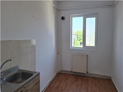 Apartament 2 camere, hol patrat, et 3, str Mare a Unirii
