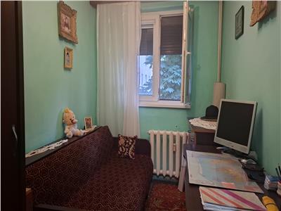 Apartament 3 camere, et.3, Piata Sud