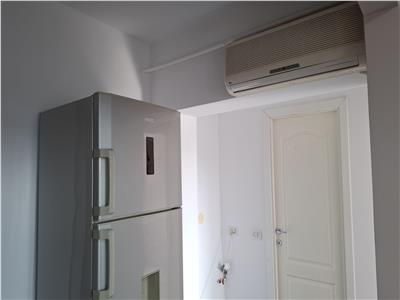 Apartament 2 camere, et 4, semimobilat, CT, zona Piata
